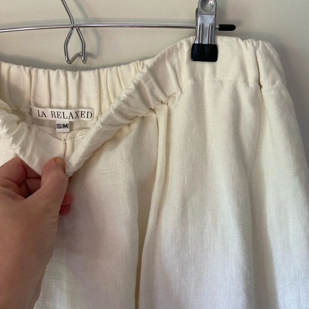 La relaxed white linen midi skirt